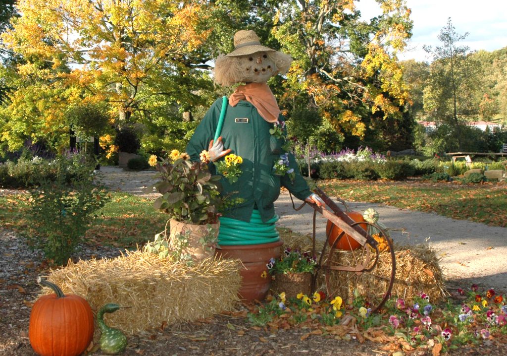 Build Your Own Ex-STRAW-Dinary Scarecrow on Saturday, October 8!